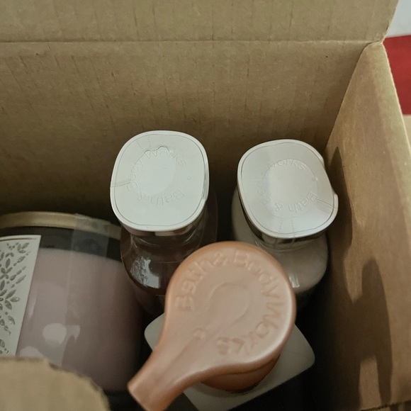 BATH & BODY WORKS NWT AUTHENTIC DISCONTINUED “PURE WONDER” SCENT GIFT BAG SET - Picture 14 of 14